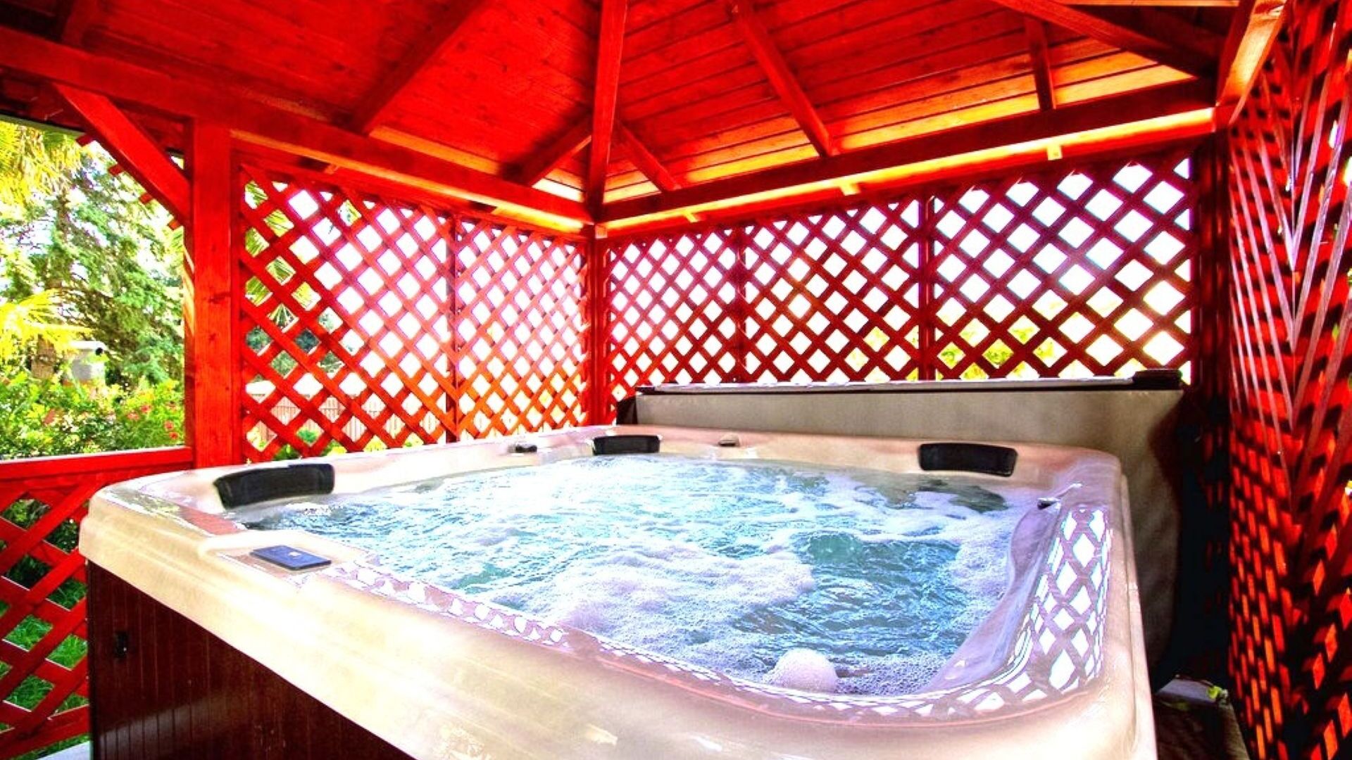 Bain à remous extérieur