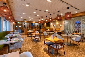 Restaurant - The First Collection Marina (Dubai)