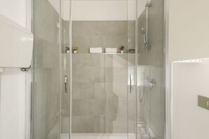Shower, bidet, shampoo - PONTACCIO, 4 - LIVING IN BRERA, IN THE HEART OF MILAN (Milan)
