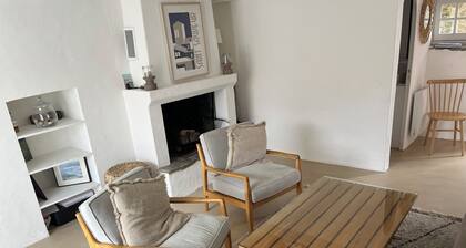 Maison LES VOLETS ROSES