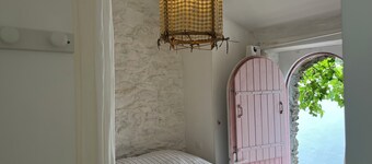 Maison LES VOLETS ROSES