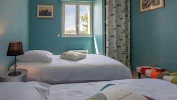 3 slaapkamers, een strijkplank/strijkijzer, beddengoed