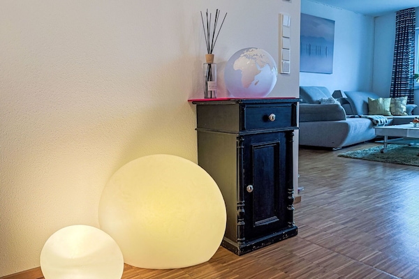 Interior Design, Beleuchtung, Flooring, Fussboden, Möbel, Decke, Light Fixture, Holzboden, Wohnzimmer