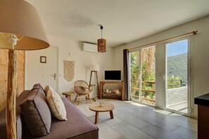 TV - Apartment no. 5, 1 bedroom, 1 bathroom (Cala Llonga)
