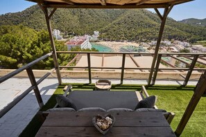 Outdoor dining - Apartment no. 5, 1 bedroom, 1 bathroom (Cala Llonga)