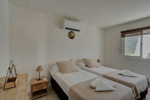 3 bedrooms, WiFi, bed sheets