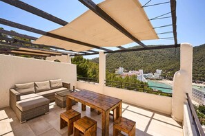 Outdoor dining - Apartment no. 4, 1 bedroom, 1 bathroom (Cala Llonga)