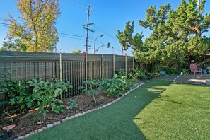 Property grounds - Luxury Pool Oasis • Near Stadium, Tennis & Golf (Pasadena)