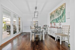 Dining - Luxury Pool Oasis • Near Stadium, Tennis & Golf (Pasadena)