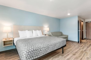 Desk, laptop workspace, individually furnished, bed sheets - WoodSpring Suites Fort Walton Beach - Eglin AFB (Fort Walton Beach)
