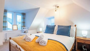 2 bedrooms, travel crib, WiFi (free)