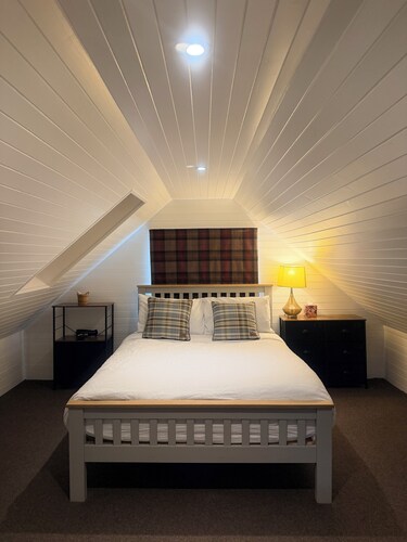 Cosy Dog-Friendly Cottage | Walks from the door | Royal Deeside