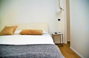 1 sovrum, strykjärn/strykbräda och internet