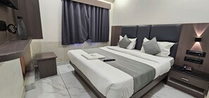 Deluxe Double Room, City View - Hotel Royal Villa (Ahmedabad)