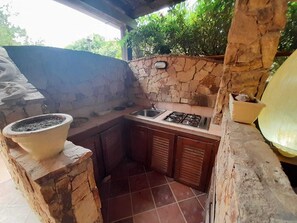 Private kitchen - THREE-ROOM APARTMENT HOUSE EMY C11 GROUND FLOOR WITH PATIO AND GARDEN (Golfo di Marinella)