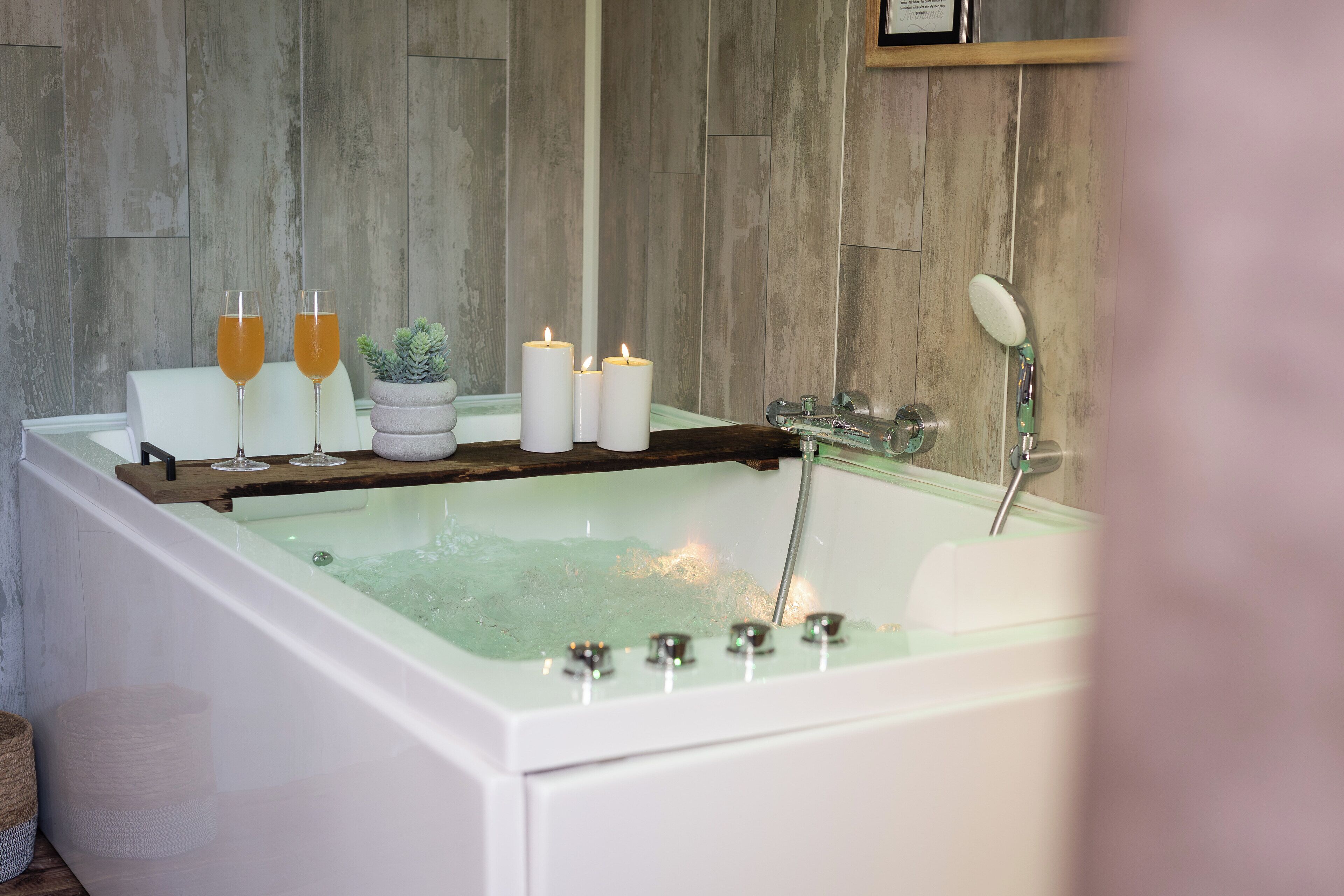 Doccia, asciugacapelli, asciugamani, sapone