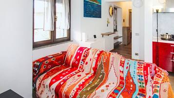 Cuna de viaje, wifi gratis y ropa de cama