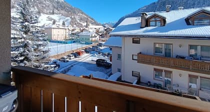 Beautiful apartment for 6 guests with WIFI, TV and balcony