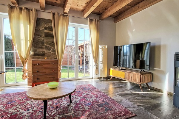 Möbel, Interior Design, Flooring, Fussboden, Holz, Holzboden, Decke, Beleuchtung, Zuhause, Wohnzimmer