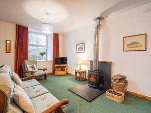 TV, fireplace - Nice apartment for 4 guests with WIFI, TV, patio and panoramic view (Dingwall)