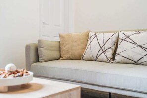 TV, offices - Spacious Warwick Stay | Contractors & Families (Warwick)