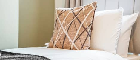 3 habitaciones, tabla de planchar con plancha, wifi y ropa de cama