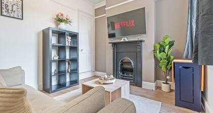 NHS Staff | Contractors | Hospital | Professionals