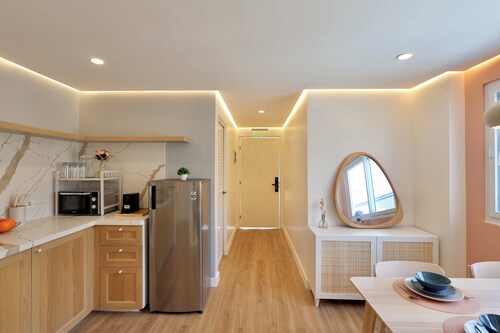 Alesea Suites: Surf Town Private King Suite