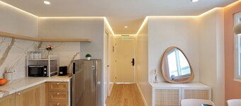 Alesea Suites: Surf Town Private King Suite