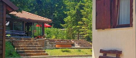 Garden, Cottage, Shade, Backyard, Landscaping, Yard, Garden Buildings, Outdoor Structure, Lawn, Design