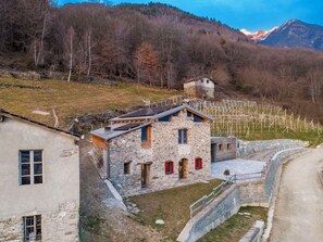 Exterior - Wonderful private villa for 5 people with WIFI, TV, terrace and pets allowed (Buglio In Monte)