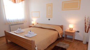 2 habitaciones, tabla de planchar con plancha y wifi gratis 