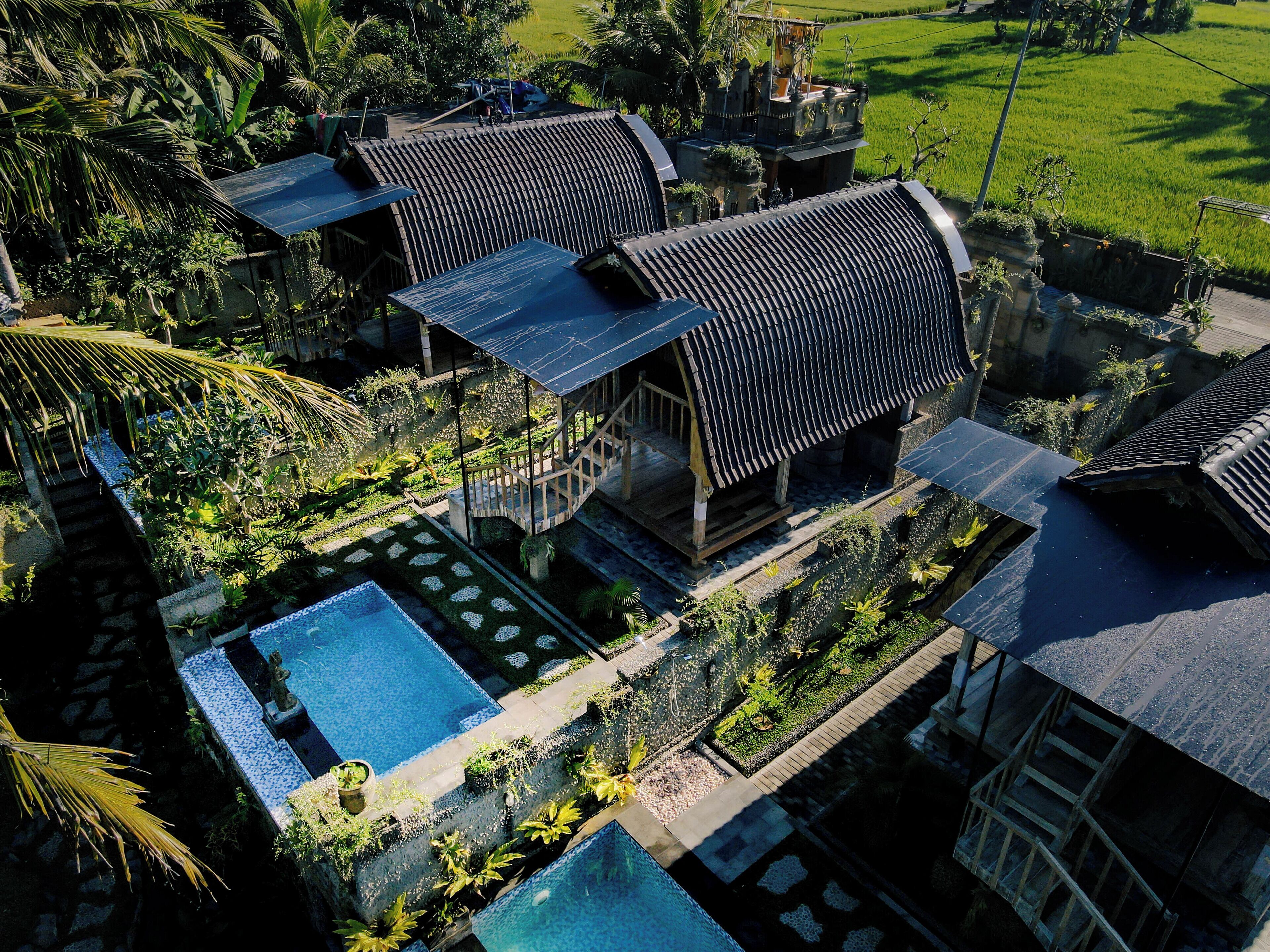3 outdoor pools