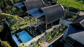 3 outdoor pools