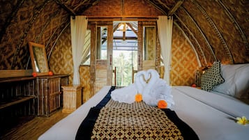 In-room safe, individually furnished, desk, laptop workspace