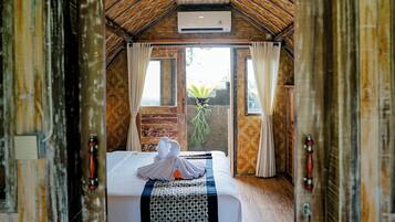 In-room safe, desk, laptop workspace, free WiFi