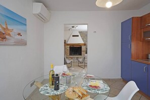 Dining - Samuel House- Traditional Italy (Toscolano Maderno)