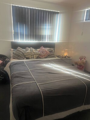Shared Dormitory, 1 Bedroom, Smoking, Patio - Room-cozy Room in Modern House Near Auck (Auckland)