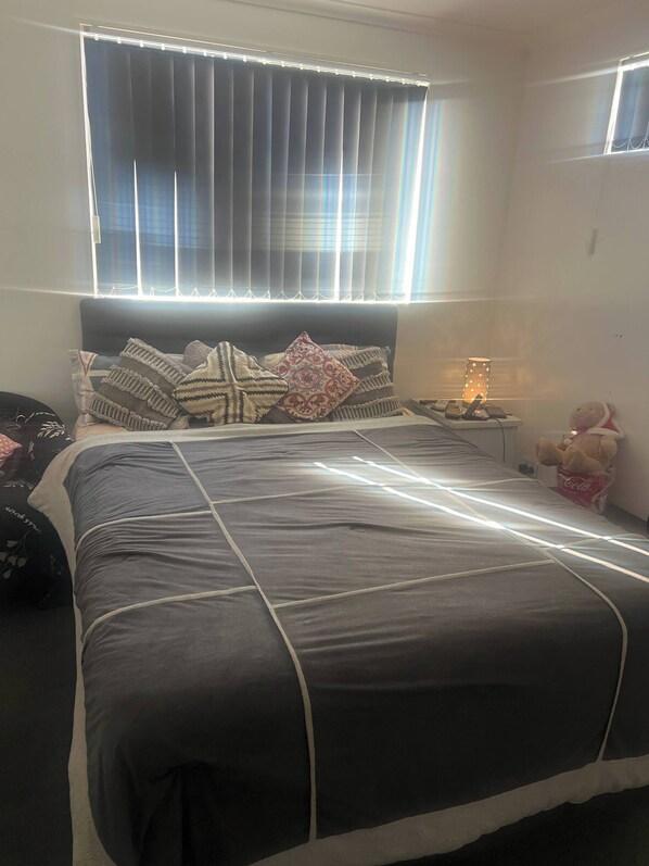 Shared Dormitory, 1 Bedroom, Smoking, Patio | 1 bedroom - Room-1 Spacious Bedroom Available in 2 b (Auckland)