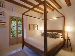 4 habitaciones, tabla de planchar con plancha, wifi y ropa de cama 