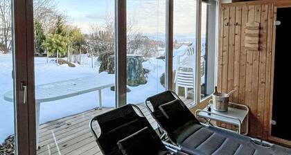 Beautiful private villa for 10 people with WIFI, private pool, TV, patio and pets allowed