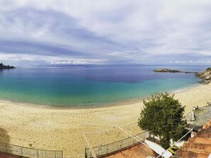 Beach - Beautiful apartment in Roses, 2 bedrooms, terrace, private parking (Roses)