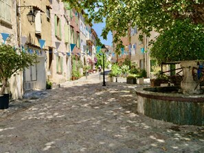 Property grounds - Airconditioned Mezzanine T2 with Pool and Parking in Cogolin (Cogolin)