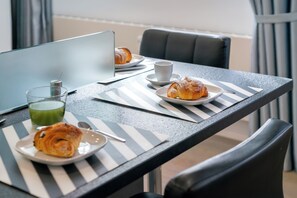 Dining - Rosa 37 - Modern & Elegamnt 2BR Apt - Near Venice (Venezia)