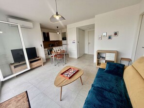TV - 2BR Apartment in Cogolin - For 4 - A/C - Parking (Cogolin)