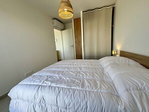 1 bedroom, wheelchair access - 2BR Apartment in Cogolin - For 4 - A/C - Parking (Cogolin)