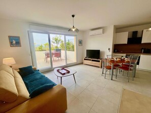 TV - 2BR Apartment in Cogolin - For 4 - A/C - Parking (Cogolin)