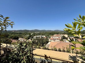 Property grounds - 2BR Apartment in Cogolin - For 4 - A/C - Parking (Cogolin)