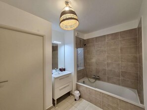 Hair dryer - 3-Room Apartment in Cogolin, 4 Pers with Parking Included (Cogolin)