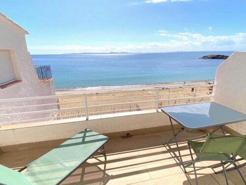 Beautiful apartment near the beach in Roses with private parking